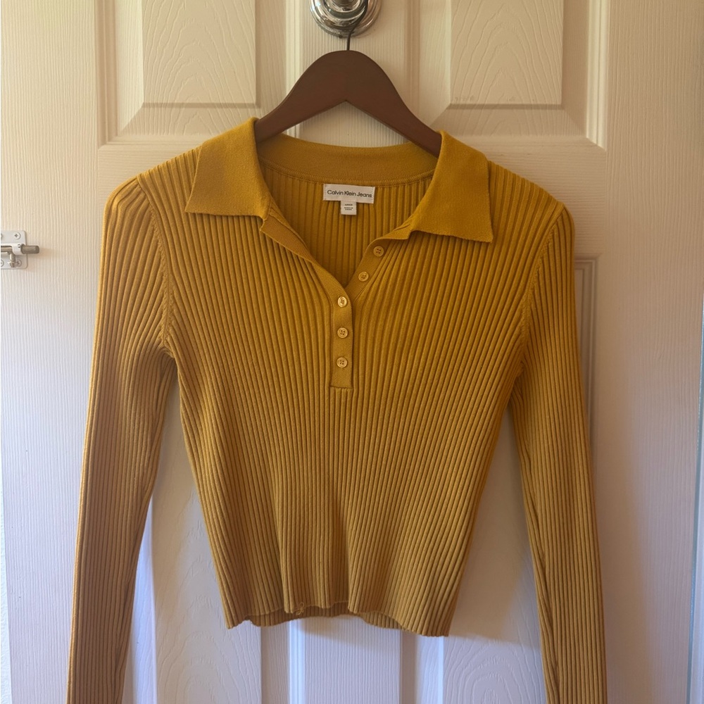 Mustard/ fall color long sleeve polo. Thick but not heavy and perfect for fall!